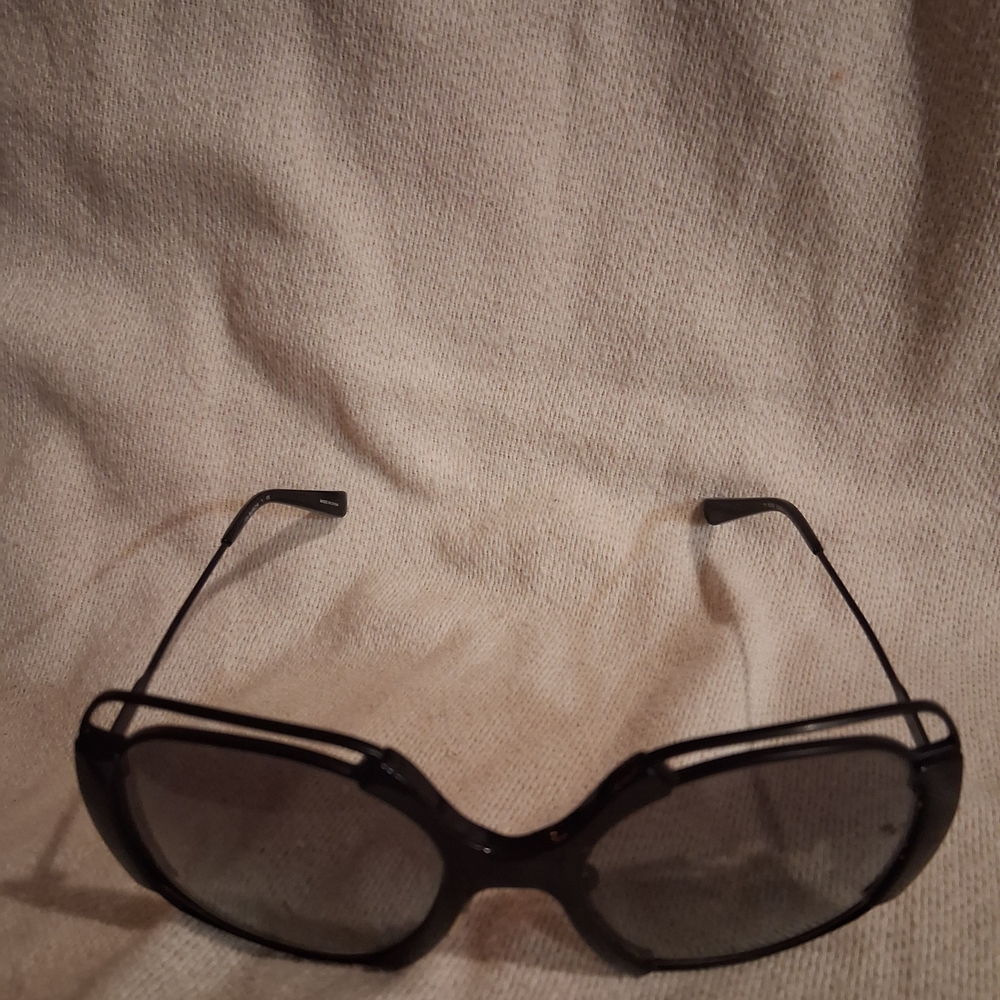 Tory Burch Elegant Black Sunglasses